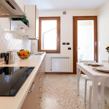 Elegante E Luminoso, Spazio Esterno Privato *