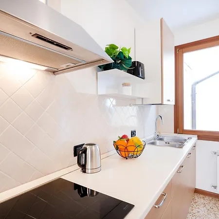 Apartament Elegante E Luminoso, Spazio Esterno Privato